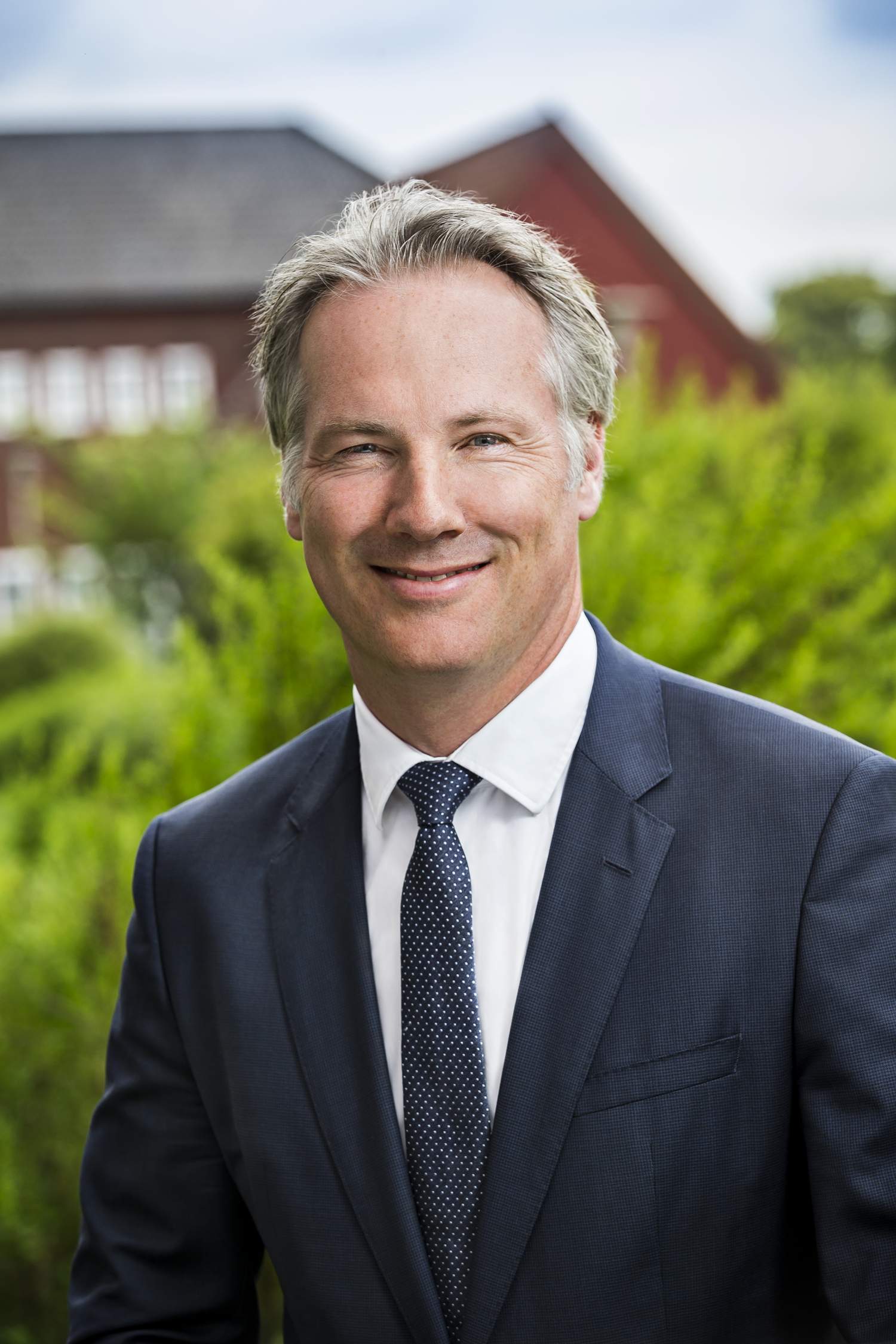 Dr. Nils Brüggemann Dr. Nils Brüggemann