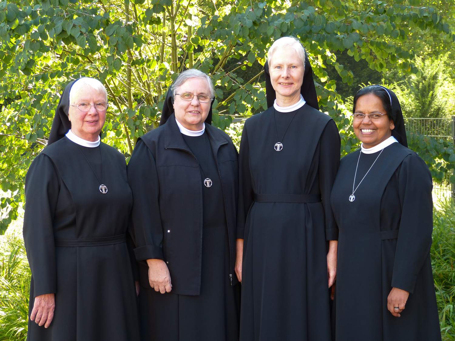 Die neue Provinzleitung (Von links nach rechts): Schwester M. Cäcilia Musekamp (Provinzvrätin), Schwester M. Diethilde Bövingloh (Provinzoberin), Schwester Marianne Kamlage (Provinzvikarin), Schwester Leemary Sebastian (Provinzrätin). Die neue Provinzleitung (Von links nach rechts): Schwester M. Cäcilia Musekamp (Provinzvrätin), Schwester M. Diethilde Bövingloh (Provinzoberin), Schwester Marianne Kamlage (Provinzvikarin), Schwester Leemary Sebastian (Provinzrätin).